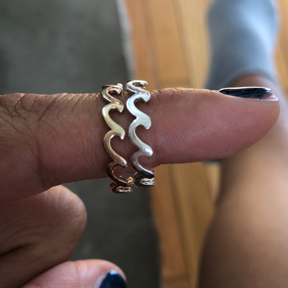 2 pura vita rings
